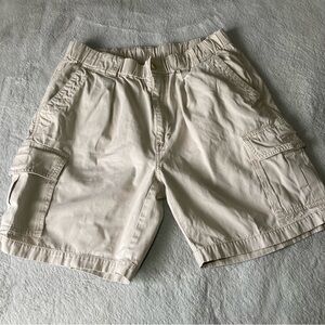 Tommy Bahama Men’s size Medium Relax fit beige cargo shorts.